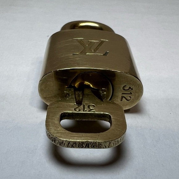 Louis Vuitton lock and key # 312 - Picture 2 of 3